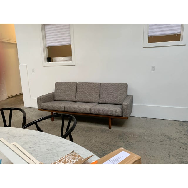 1960s Hans J Wegner for Getama 3 Seat Sofa Model Ge-236/3 For Sale In New York - Image 6 of 7