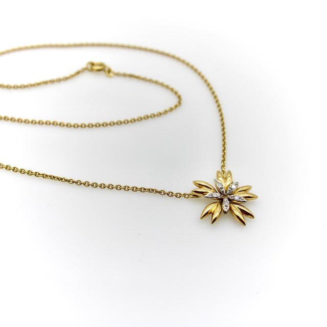 1950s French 18k Gold Mid-Century Flower Pendant Necklace With Diamonds For Sale In Los Angeles - Image 6 of 10