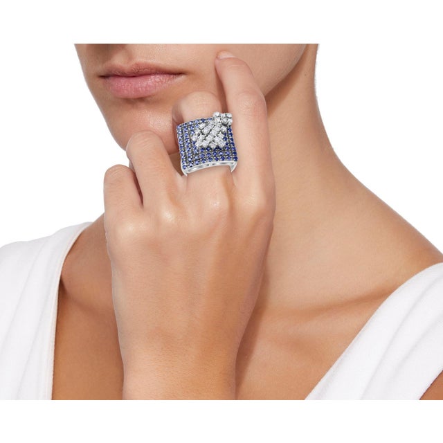 Metal 2.5 Carat Blue Sapphire and .65 Ct Diamond Cocktail Ring in 18 Karat Gold Estate For Sale - Image 7 of 8
