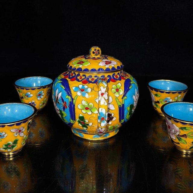 Traditional Vintage Cloisonne Enamel Tea Set – 7.1" Yellow Ground Floral Teapot & 4 Cups in Box For Sale - Image 3 of 8