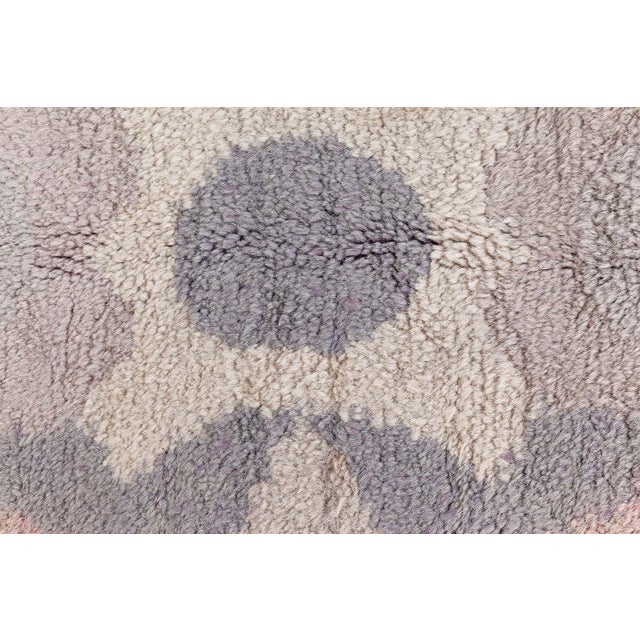 Textile Doris Leslie Blau Vintage French Art Deco Floral Light Gray Hand-Knotted Rug For Sale - Image 7 of 10