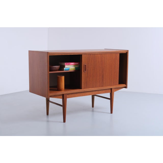Fristho Small Danish Teak Sideboard from Fristho, 1950s For Sale - Image 4 of 17