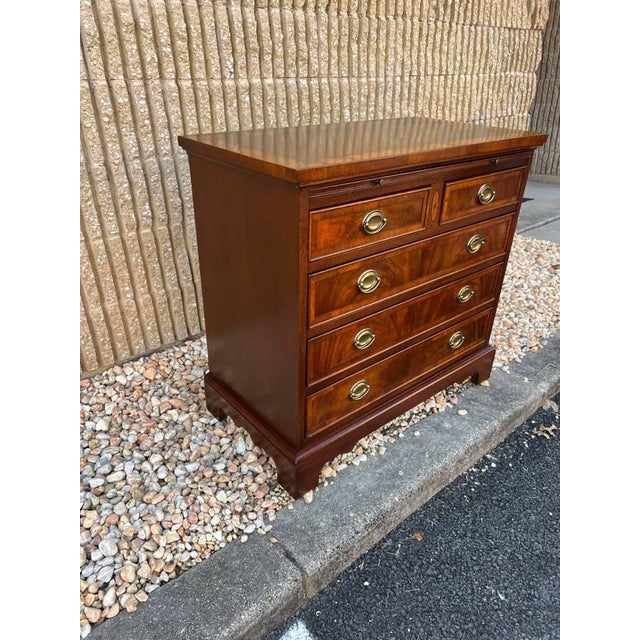 Hekman Copley Place Georgian Chippendale Style Inlaid Flame Mahogany Bachelors Chest/ Nighstand. Well made, dovetail joint...