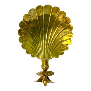 1970s Vintage Hollywood Regency Neoclassical Coastal Brass Shell Wall Candle Holder Sconce. For Sale