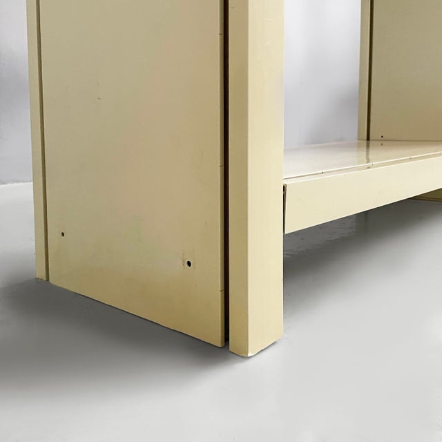 Space Age Italian Plastic Bookcase Dodona 300 by Ernesto Gismondi for Artemide, 1970s For Sale - Image 18 of 18