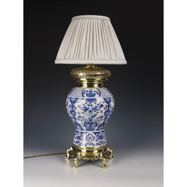 Victorian Belgian Blue and White Faience Oil Lamp, 1880 For Sale - Image 3 of 14