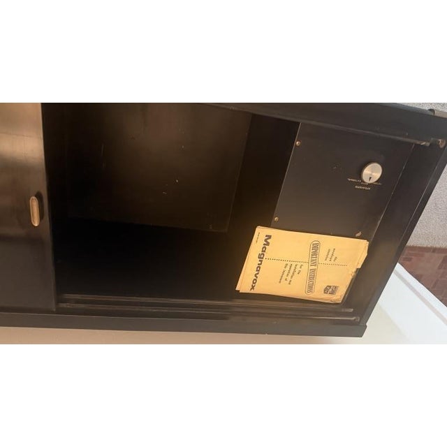 1960s 1960s Working Chinoiserie Black Lacquer Magnavox Astro-Sonic Stereo Console Credenza For Sale - Image 5 of 9