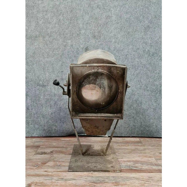 Industrial design: Clemancon Paris brand theater spotlight, circa 1930 Entirely original. Cast iron and steel. H 67 x 42 x...
