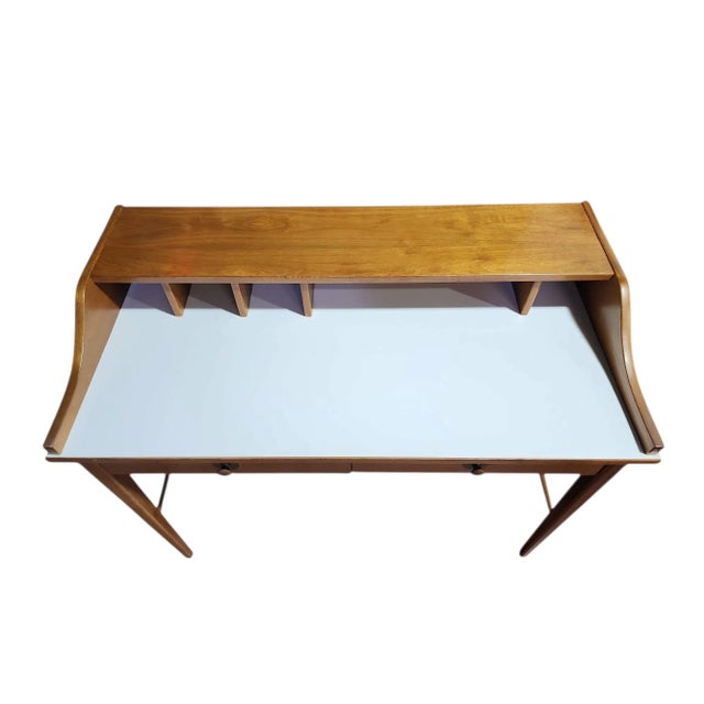 Excellent condition mid century modern desk, designed by Jack Cartwright for Founders Furniture. His iconic pulls present...