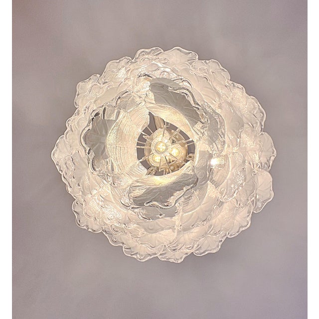 Transparent Murano Chandelier in the Manner of Mazzega – 52 Glasses For Sale - Image 8 of 16
