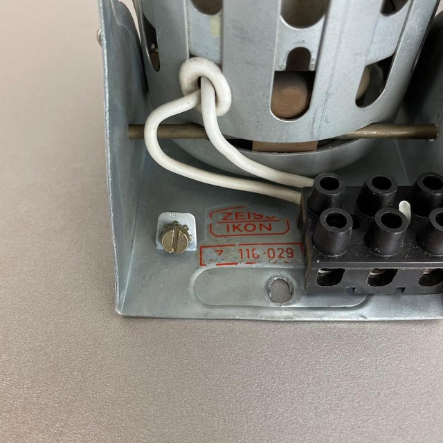 Modernist No. 1 Fotostudio Lights attributed to Zeiss Ikon, Germany, 1970s, Set of 2 For Sale - Image 14 of 15