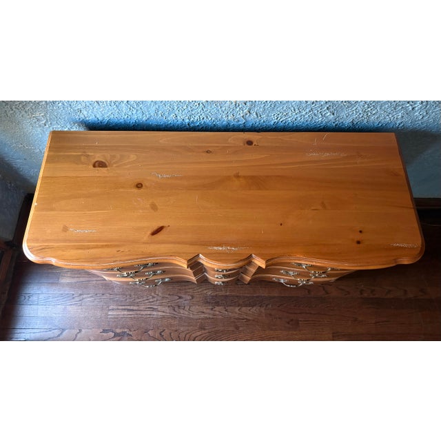 Rococo Ethan Allen Collector’s Classic Serpentine Three Drawer Chest 13-93111 For Sale - Image 3 of 12