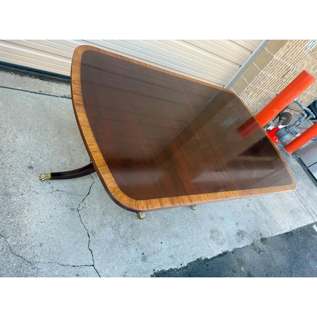 Late 20th Century Ethan Allen Inlaid Mahogany Pedestal Base Dining Table With Leaves For Sale - Image 9 of 18