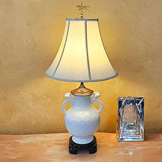 Late 20th Century Wildwood Neoclassical White Porcelain Urn Lamp With Horse & Jockey Finial – 29.5” For Sale In Washington DC - Image 6 of 18