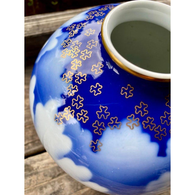 Vintage Japanese Porcelain Peony Vase | Cobalt Blue & White Floral Motif | Gold Accents For Sale - Image 4 of 12