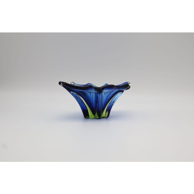 Large Mid-Century Sommerso Murano Glass Bowl, 1970s, in Very Good conditions. Designed 1970 to 1979