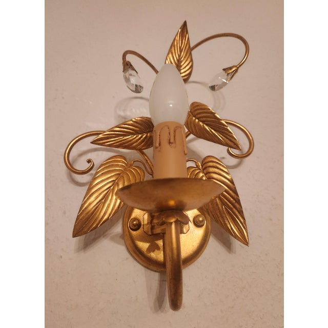 1980s Empire Hollywood Regency Style Hand-Forged Gold Leaf-Gilded Wall Lamps with Crystal Elements and Floral and Leaf Decorations, 1960s For Sale - Image 5 of 18