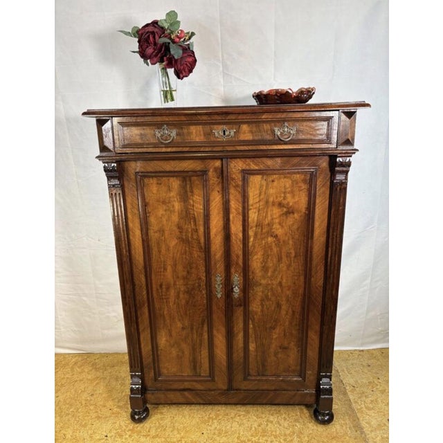 A stunning antique gründerzeit vertiko cabinet dating from the late 19th century, circa 1890–1900. Beautifully crafted...