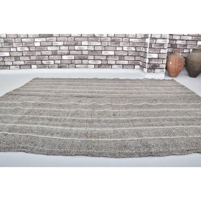 Vintage Minimalist Turkish Striped Kilim Rug in Oatmeal & Ivory Pinstripes For Sale - Image 4 of 9