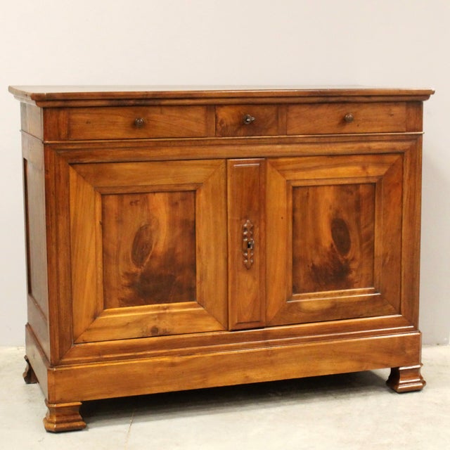 Louis Philippe sideboard Solid walnut Mid-19th century - Louis Philippe period Dimensions: width 137 cm, depth 61 cm,...