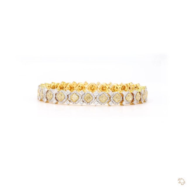 Modern 3.99 Carat Round Brilliant Cut White Diamond Yellow Diamond Gold Bracelet For Sale - Image 3 of 9