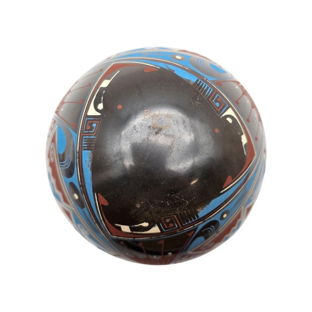 Signed Rodrigo Perez Mata Ortiz Polychrome Ceramic Vessel Casas Grandes 9" For Sale - Image 12 of 13
