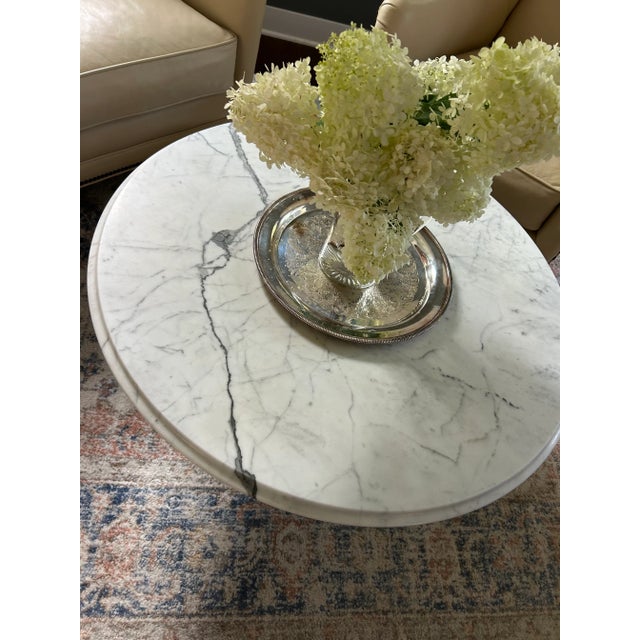 1960s Conmar Italian Hollywood Regency Coffee Table With Carrara Marble Top | Hand-Carved Giltwood Acanthus Pedestal | Made in Italy For Sale - Image 12 of 15