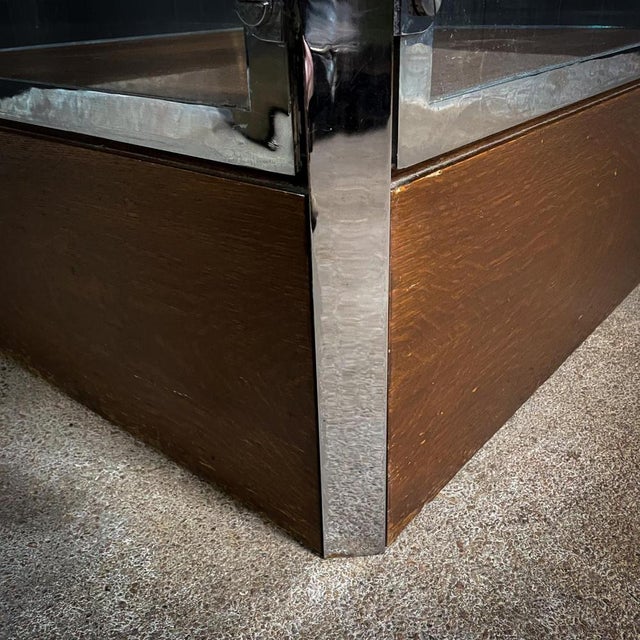 Metal Obelisk Display Cabinet from Bijenkorf, 1960s For Sale - Image 7 of 13