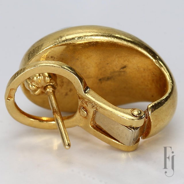 Mid 20th Century Pair of 18k Yellow Gold Modified Hoop Earrings With Carved Aquamarine Cabochons For Sale - Image 4 of 4