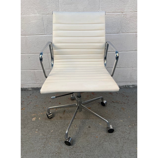 Mid-Century Modern Mid-Century Herman Miller Style Rolling Office Chair, Attributed For Sale - Image 3 of 17