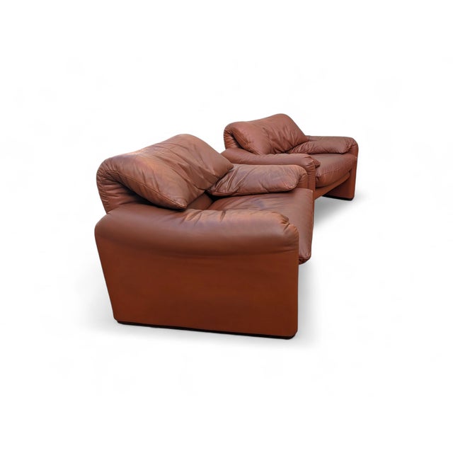 Mid-Century Modern Burgundy Leather Lounge Chairs by V. Magistretti for Cassina, 1973, Set of 2 For Sale - Image 3 of 15