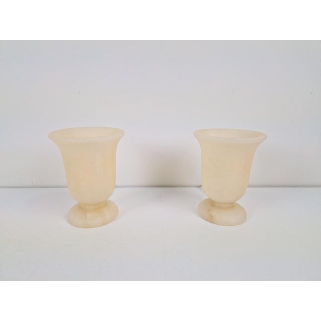 1980s Neoclassical Goblet-Shaped Alabaster Table Lamp, Spain, 1980s, Set of 2 For Sale - Image 5 of 7