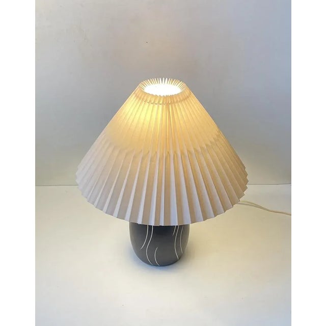 1950s Scandinavian Modern Black White Sgrafitto Table Lamp by Elisabeth Loholt, 1950s For Sale - Image 5 of 7