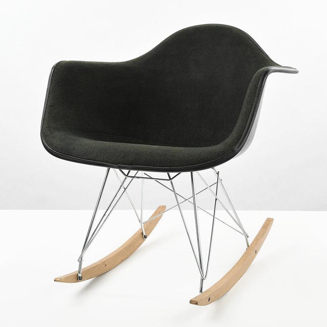 RAR Rocking Chair by Charles Eames, in Good conditions. This piece is designed in the style of the selected designer...