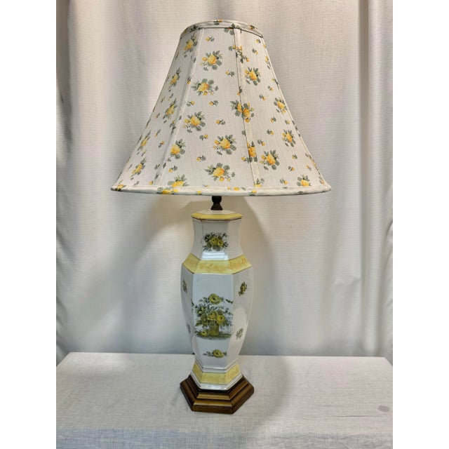 We'd love to share this beautiful vintage mid-century table lamp with you. There is no makers mark. However it embodies...