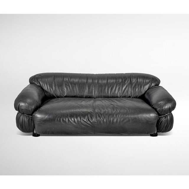 Two seater sofa designed by Gianfranco Frattini for Cassina, 1969. Original label. Black Leather, excellent condition....