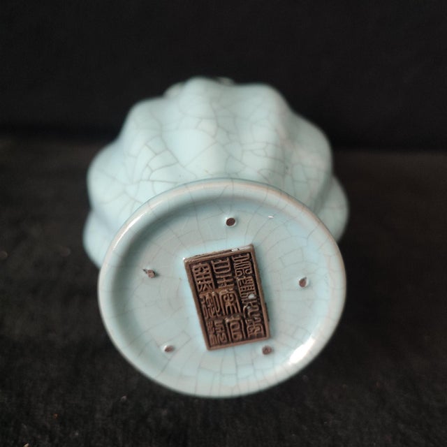 Early 20th Century Chinese Ceramic Vase,Guan Ware Crackle Glaze Celadon Porcelain Yuhuchun Vase For Sale - Image 5 of 10