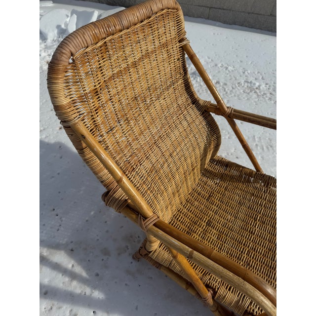 Vintage 1970s Coastal Modern Italian Rattan Chaise Lounge For Sale - Image 4 of 12