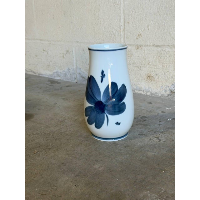 Mid-Century Modern Porcelain Bud Vase Blue Anemone Flower B&g Copenhagen Denmark Mid 20th Century For Sale - Image 3 of 9