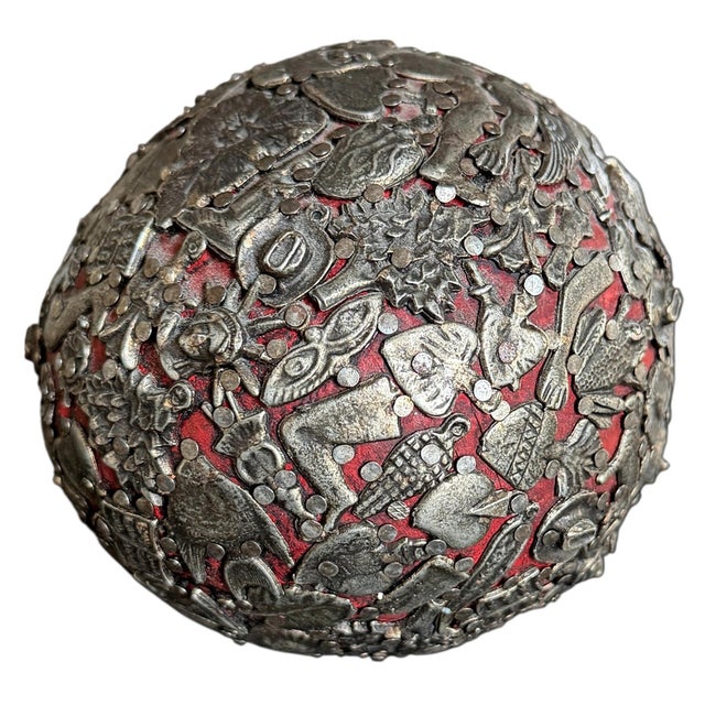 20th Century Mexican Ex-Voto Reliquary For Sale - Image 4 of 13