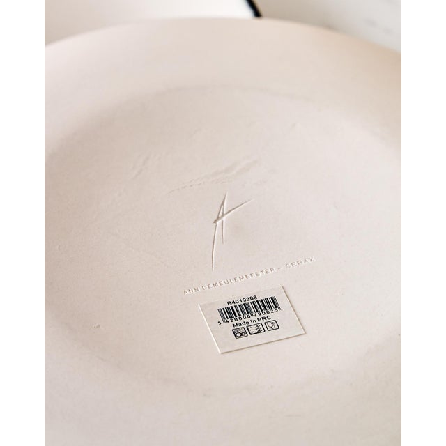 Ivory Set of 8 Minimalist "Variation 1 Dé" Dessert Plates by Ann Demeulemeester for Serax, in White Glazed Porcelain With Organic Black Border For Sale - Image 8 of 11