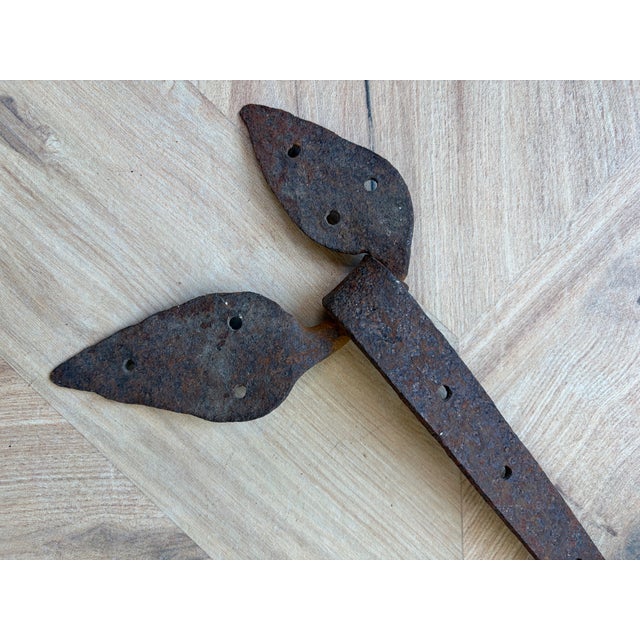 American Early 19th Century Blacksmith-Forged Wrought Iron Strap Hinge With Leaf Terminals For Sale - Image 3 of 5