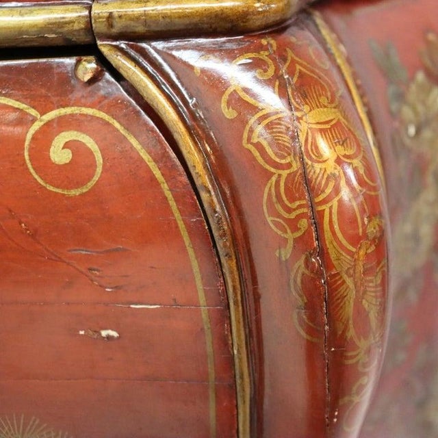 Red Lacquer & Scenic Chinoiserie Decorated 3-Drawer Bombay Chest C1920 For Sale - Image 12 of 18