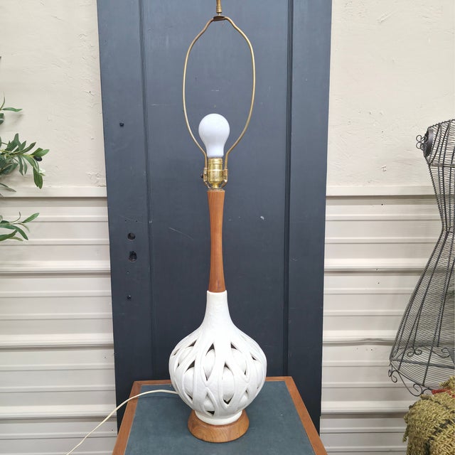 1960s 1960s Mid-Century Modern Carved Ceramic & Walnut Table Lamp With Original Linen Shade — 38” Tall For Sale - Image 5 of 16