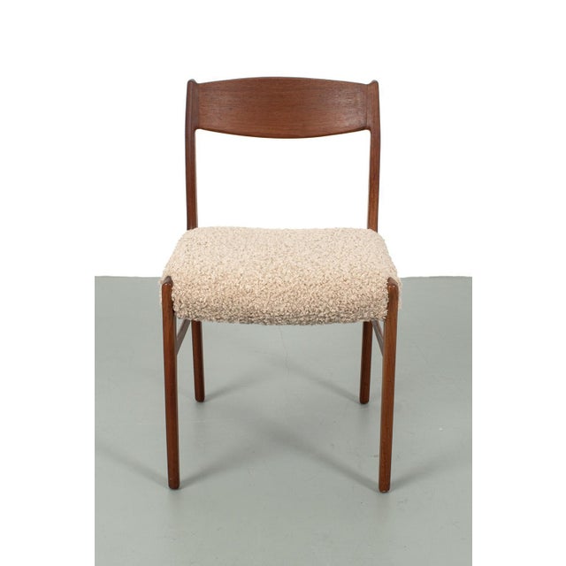 Vintage chair reupholstered with new fabric. The frame of this chair has beautiful shapes. In a good vintage condition....