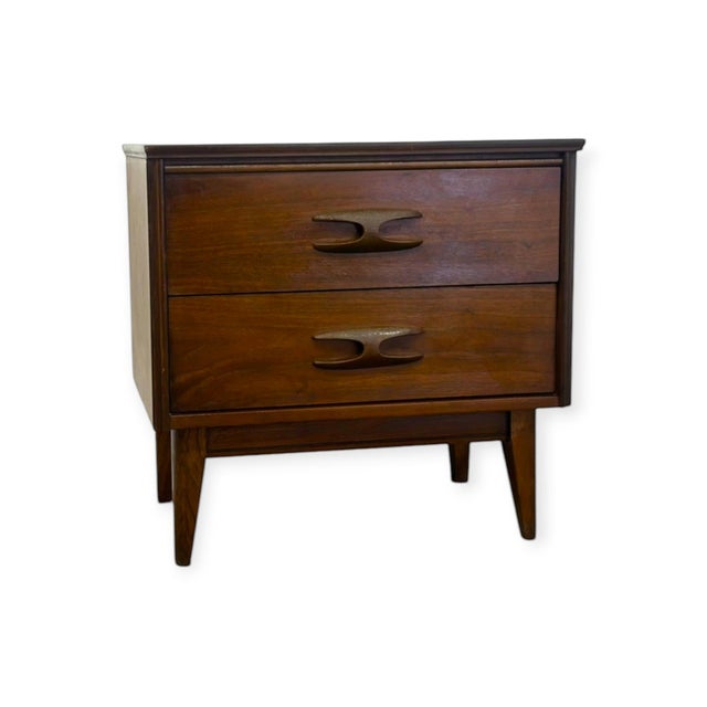 Vintage Mid Century Modern Bassett Walnut 3-Piece Bedroom Set – 9-Drawer Dresser, Highboy Chest & Nightstand. For Sale - Image 11 of 13