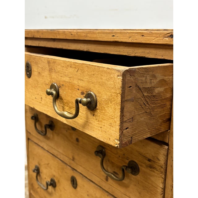 English Georgian Era English Pine Chest For Sale - Image 3 of 9