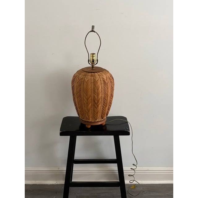 Brass Vintage 1970s Woven Rattan Table Lamp – Sculptural Urn Form Boho Coastal For Sale - Image 8 of 9