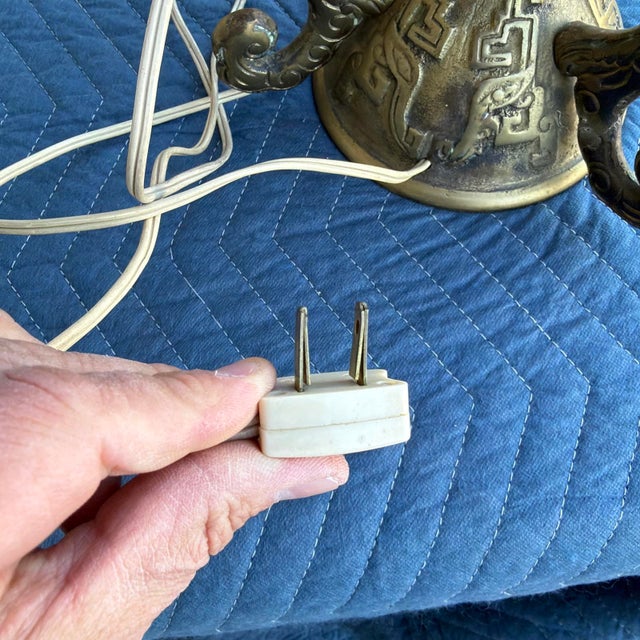 Brass Mid 20th Century Chinese Archaistic Cast Brass Dragon Table Lamp - Attributed to James Mont For Sale - Image 8 of 18