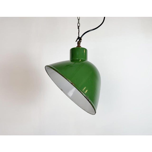 Industrial green enamel factory pendant light made in United Kingdom during the 1960s. White enamel inside the shade....